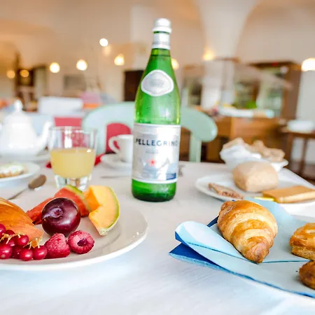 Luci Di La Muntagna Hotel 4*